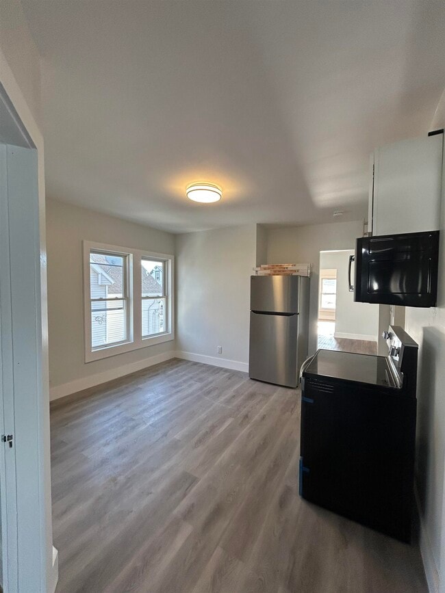 Building Photo - 6 Holmes St