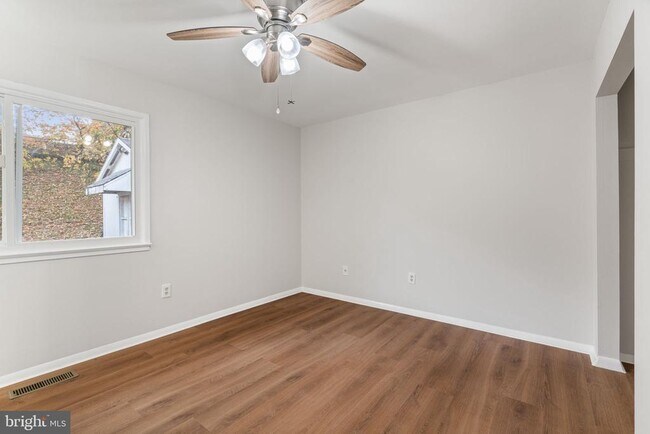 Building Photo - 4421 Kenwood Dr