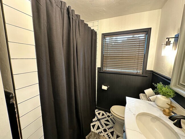 Building Photo - For Rent: Spacious 3 Bed + Office Home wit...