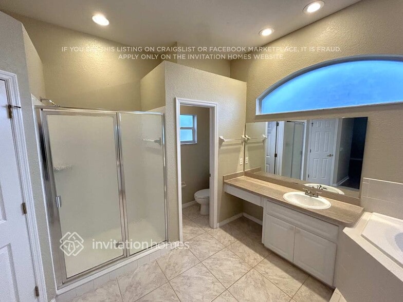 Building Photo - 200 Seven Oaks Dr