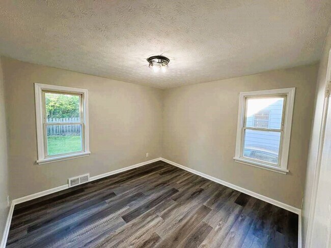 Building Photo - 4-Bedroom Home with Finished Basement & Mo...