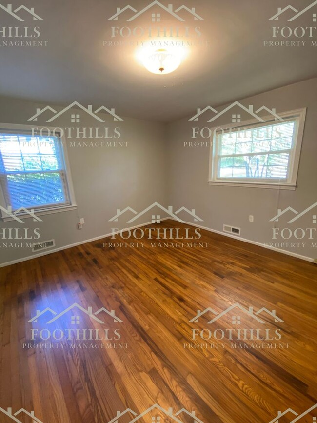 Building Photo - Spacious 3-Bedroom Home within Walking Dis...