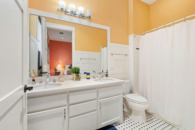 Building Photo - Beautiful 4-Bed Home in Highland Park West...
