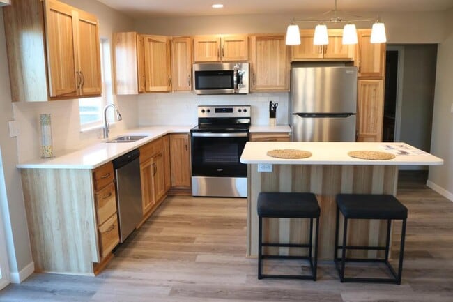 Building Photo - 3 Reserve Ct