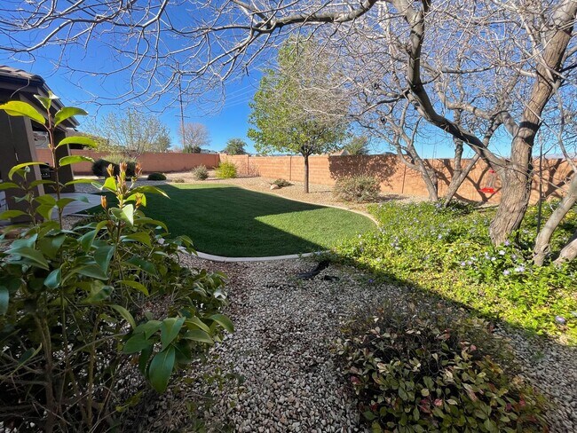 Building Photo - Beautiful Bridal Gate Estates - FIVE CAR GARAGE!!
