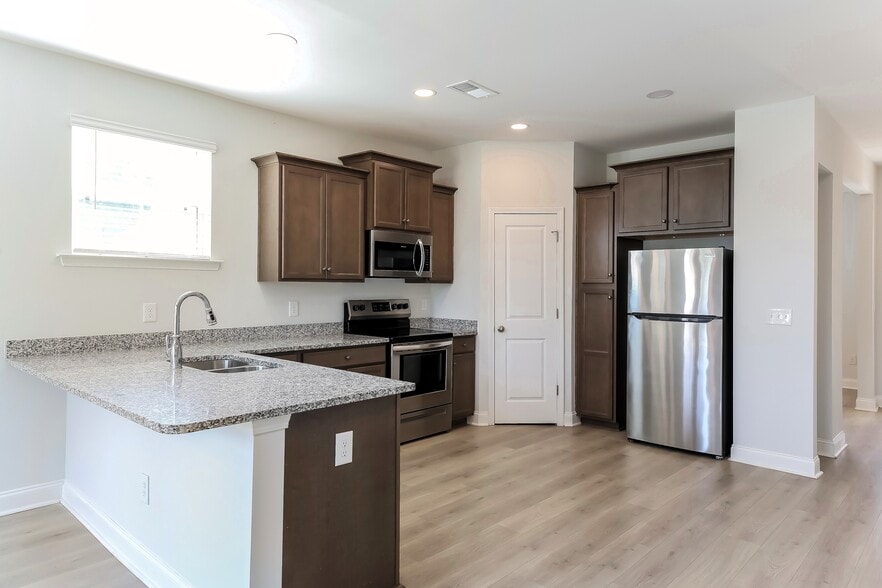 Building Photo - 120 Renwood Rd