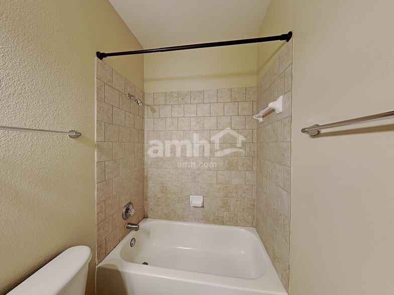 Building Photo - 2850 Del Largo Way