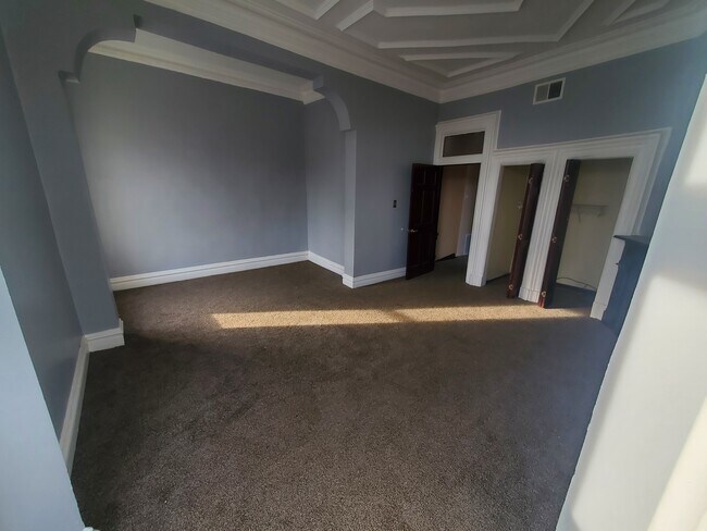 Bedroom - 2100 W Washington Blvd