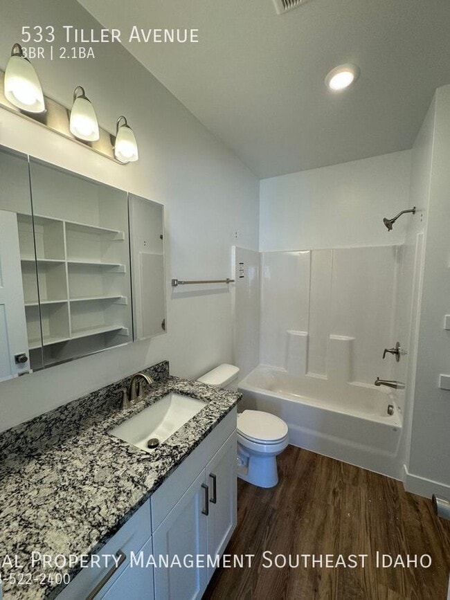 Building Photo - 533 Tiller Ave