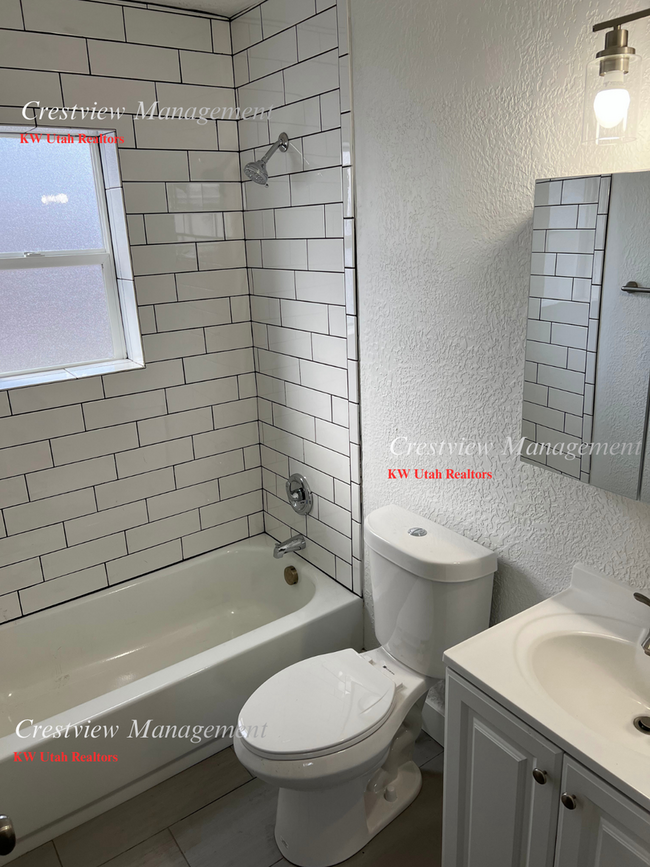 Building Photo - Lambourne Duplex