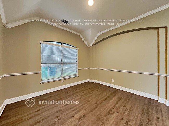 Building Photo - 622 W Fate Main Pl