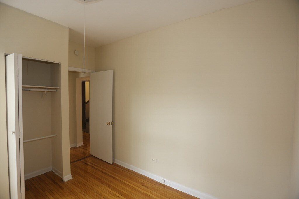 Building Photo - 714 W Barry Ave