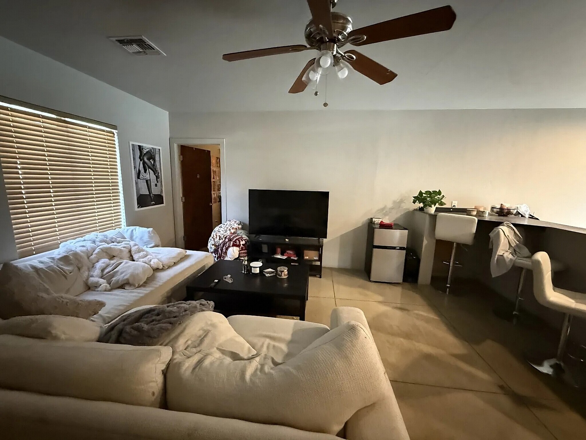 Building Photo - 312 S Cherry Ave