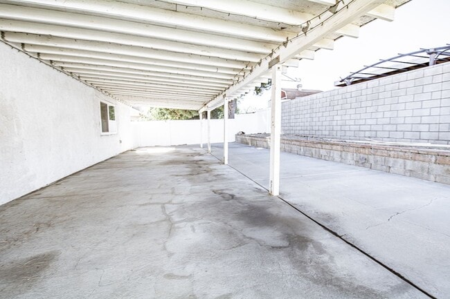 Building Photo - 8644 Frankfort St