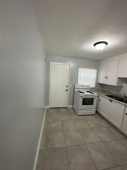 Building Photo - 3805 Fairfax St