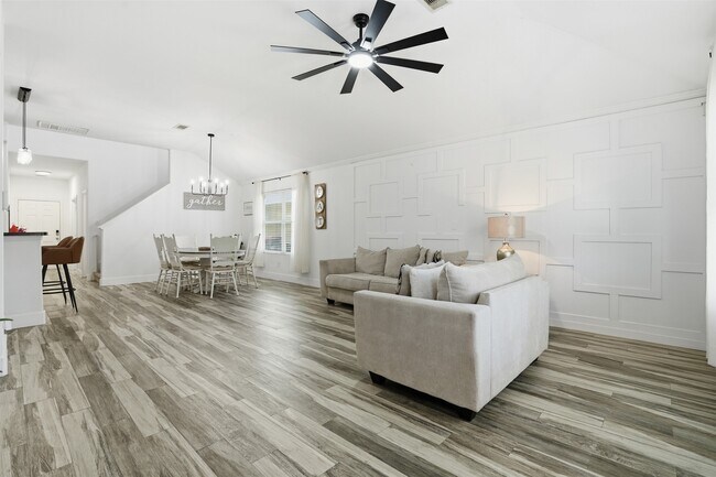 Building Photo - 14410 Long Meadow Dr