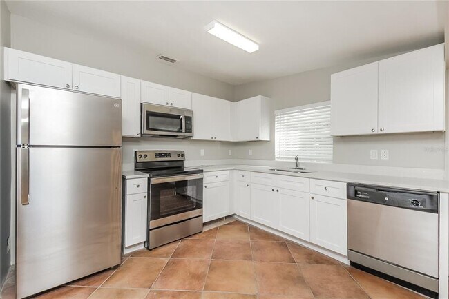 Building Photo - 604 Prairie Lake Dr