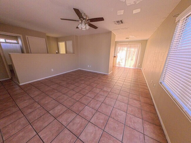 Building Photo - 3913 N 105th Dr