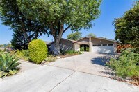 Building Photo - 1204 Woodfield Dr