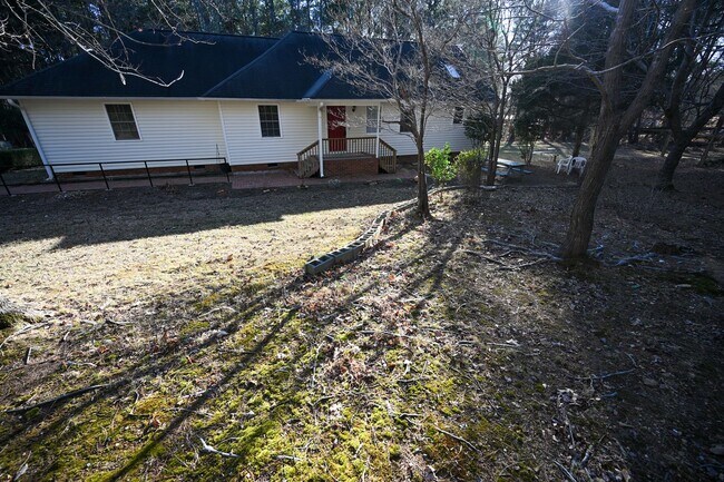 Building Photo - Stunning 3BR / 3BA Home on 2.48 Acres – Hillsborough, NC