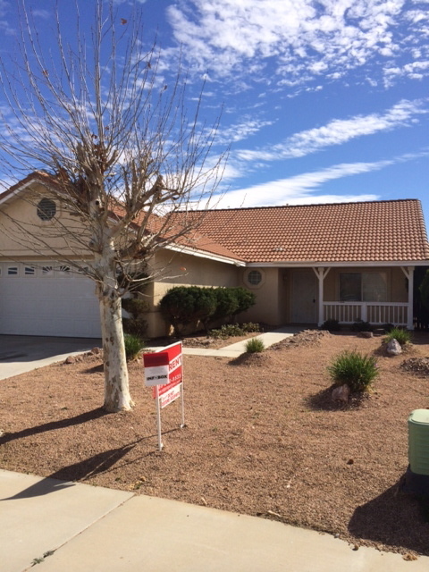 Primary Photo - 3 BEDROOM, 2 BATH VICTORVILLE HOME. COMMUT...