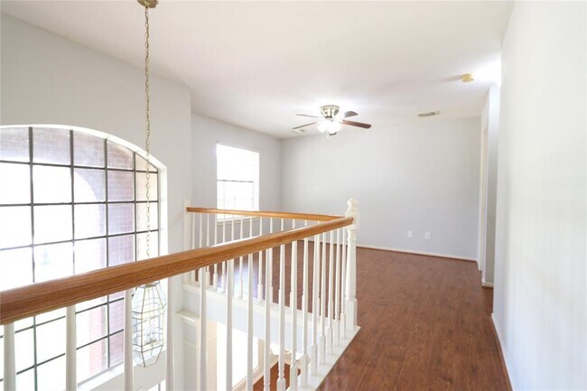Building Photo - 13607 Robin Hill Ct