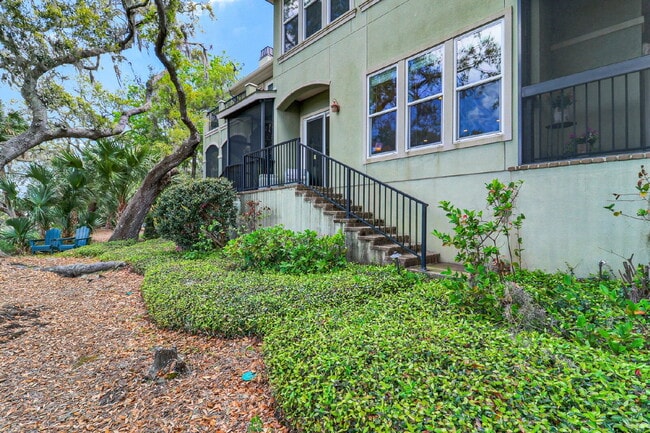 Building Photo - 3 Bedroom Townhouse W/ Sunset Water Views!