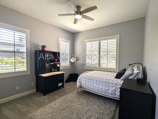 Building Photo - 9129 White Alder Ct