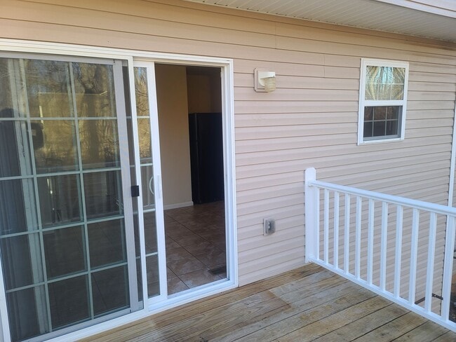 Building Photo - 3 Bedroom 2 1/2 bath ** End Unit** Townhome for Rent in Waynesboro