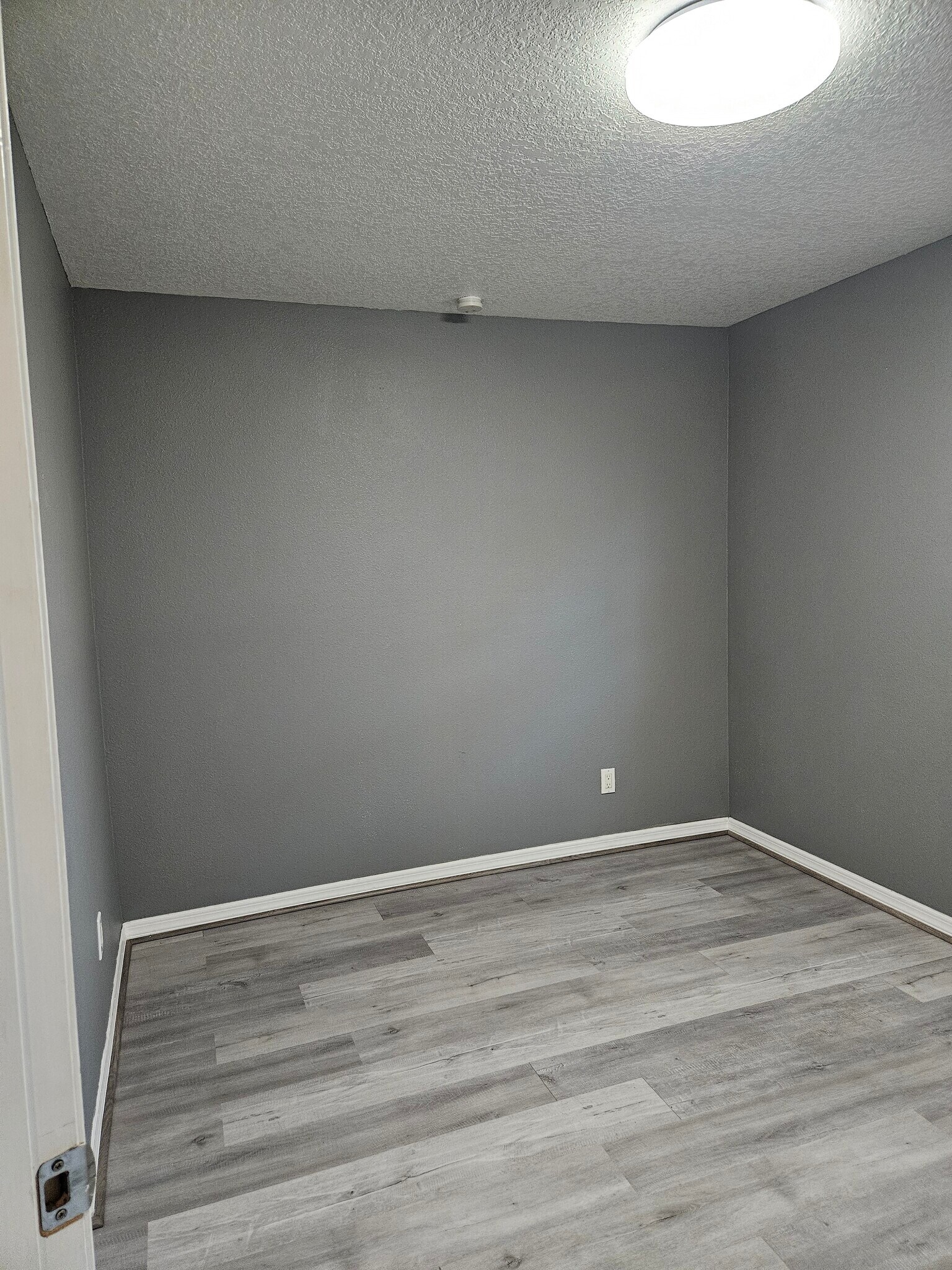 Building Photo - 3710 E Flora St