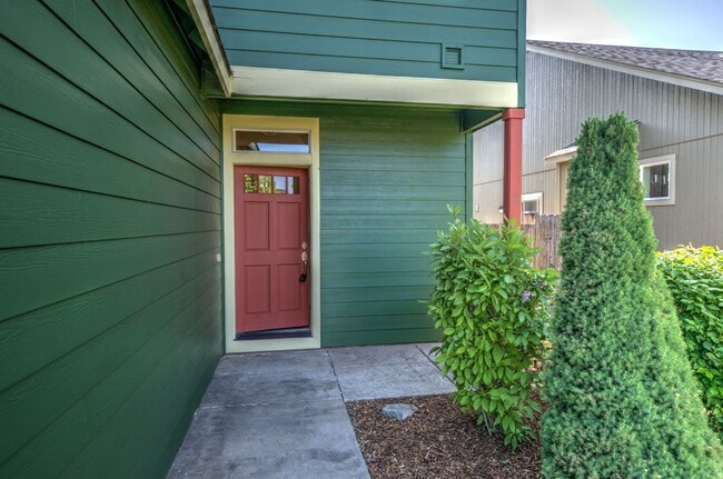 Building Photo - 63036 NE Amherst Pl