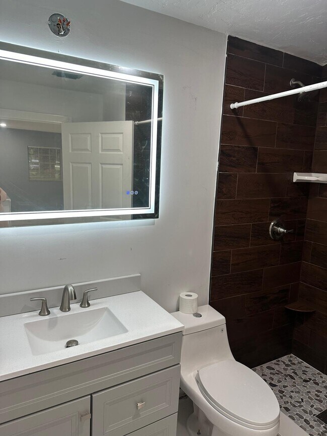 Building Photo - 935 34th Ave