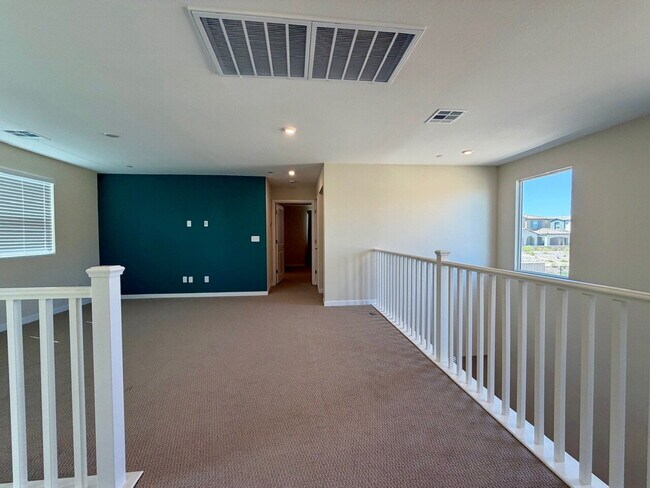 Building Photo - GORGEOUS 4 BED 3 BATH 2 CAR GARAGE SINGLE FAMILY HOME W/ LOFT, VAULTED ENTRYWAY, BACKYARD, AND BE...