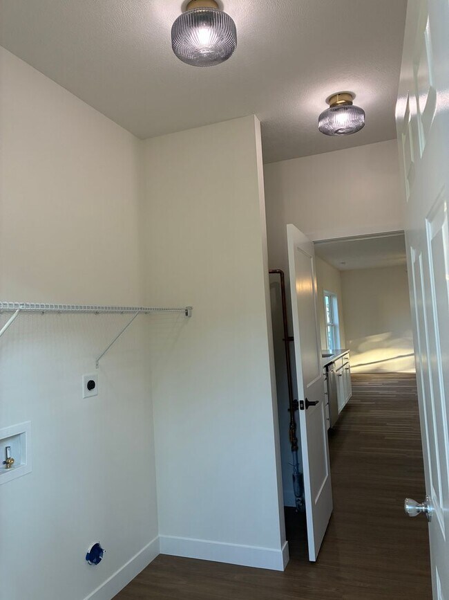Building Photo - Brand New 3-Bedroom, 2-Bath House - McLean IL