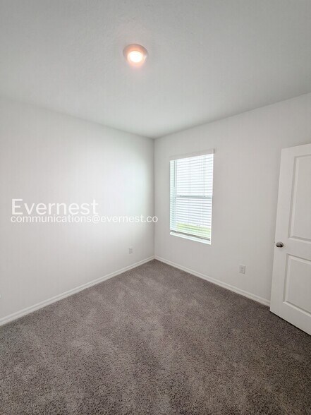 Building Photo - 10650 Dusty Boot Rd