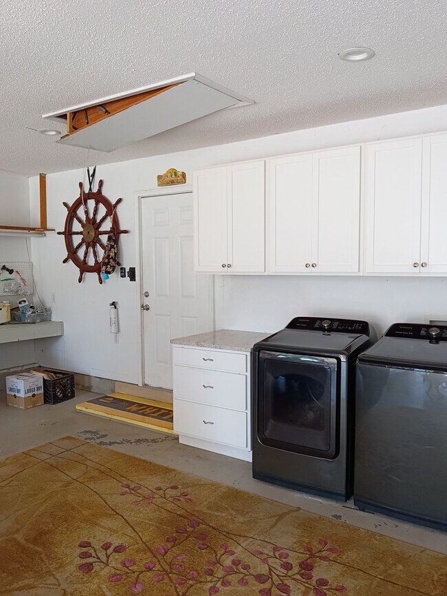 Building Photo - BRIDGEPORT