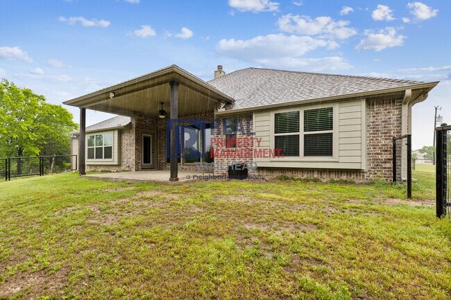 Building Photo - 113 Maral Ln