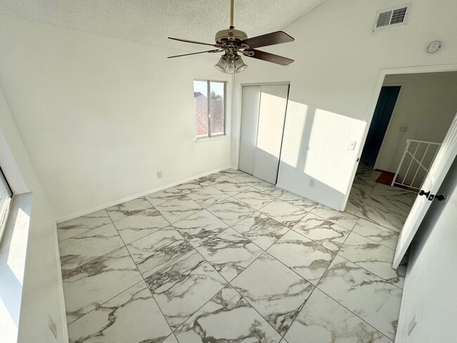 Building Photo - Beautiful cul-de-sac Home