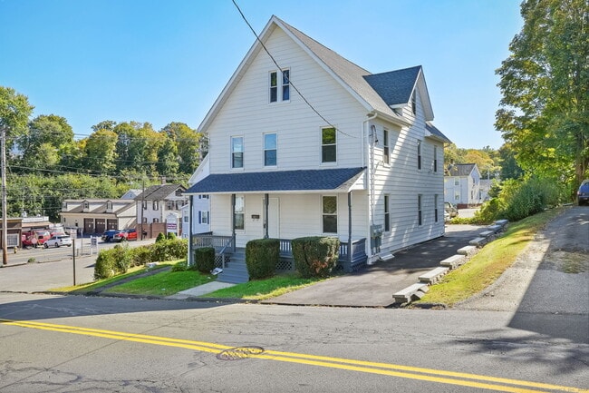 Building Photo - 10 Perry Hill Rd