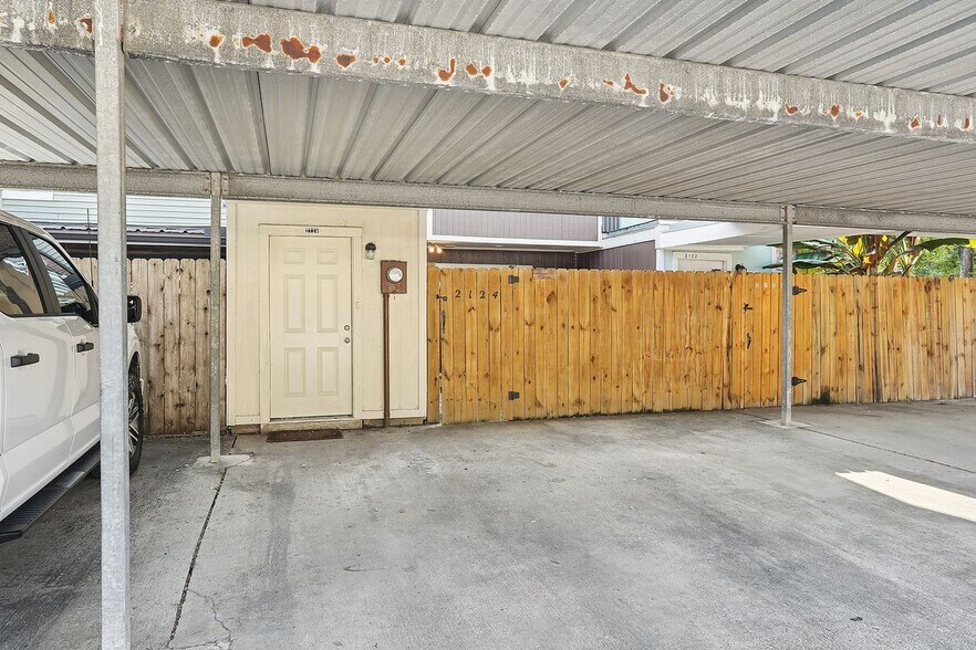 Building Photo - 2124 Stonehenge Ave