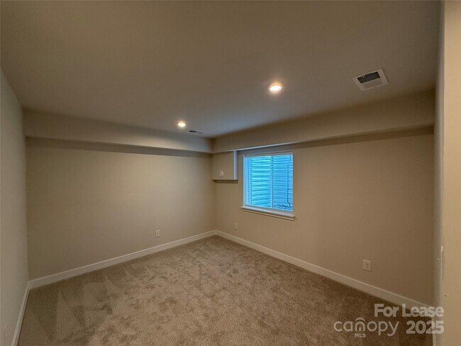 Building Photo - 422 Serenity Cir