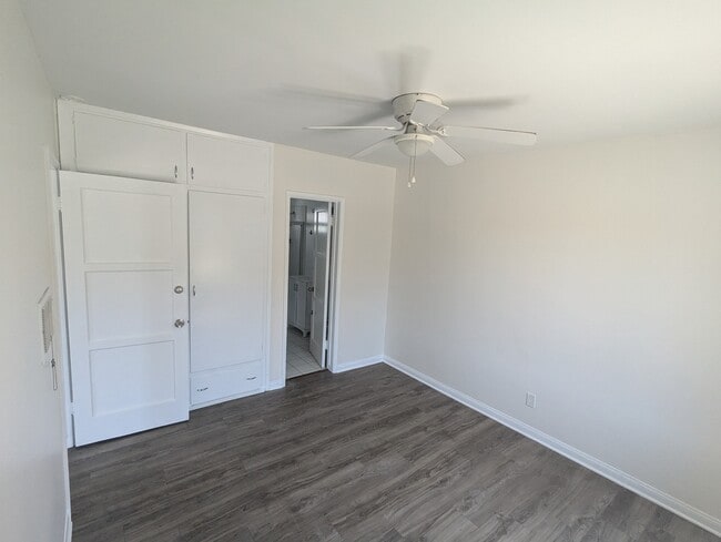 Building Photo - 727 Portola Ave