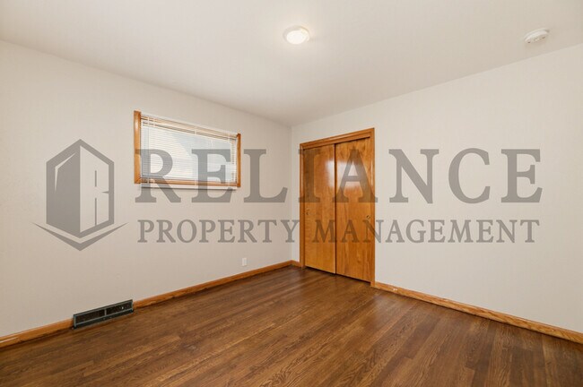 Building Photo - 1415 N Prairie Ln