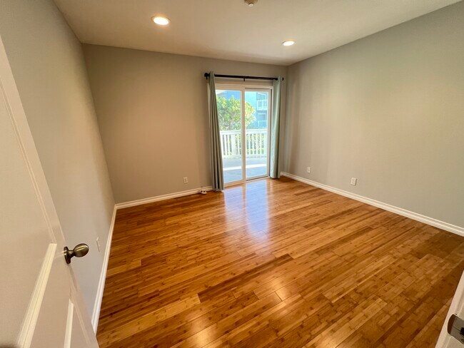 Building Photo - 640 The Vlg