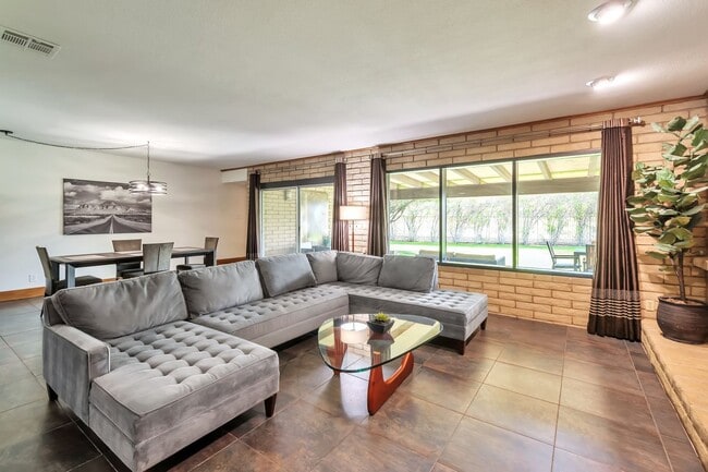 Building Photo - TEMPE GOLF COURSE HOME in SHALIMAR NEIGHBO...