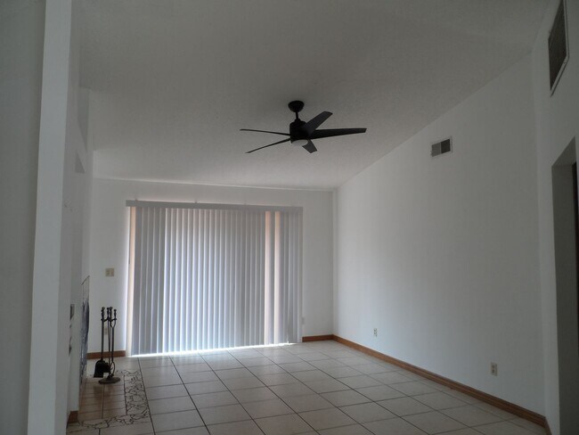 Building Photo - AVAILABLE NOW 3 BEDROOM 2 BATH 2 CAR GARAGE. CONTACT KAREN GUARDINO, REALTOR 386-747-9295