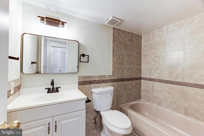 Building Photo - 7905 Dassett Ct