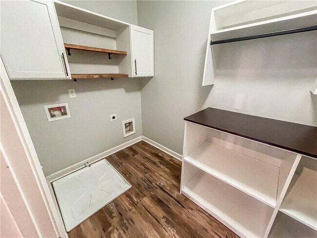 Building Photo - 4450 Wooded Oaks NW