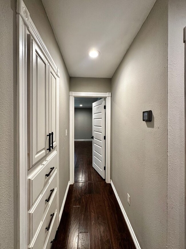 Building Photo - Lawn Care & WiFi Included
