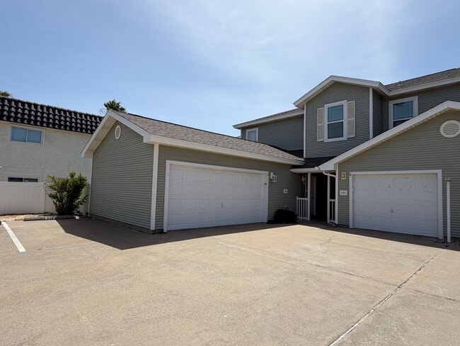 Building Photo - 14901 Windward Dr